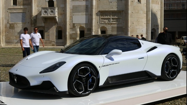 White Maserati MC20