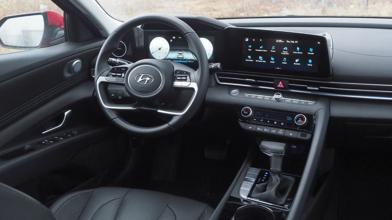 2023 Hyundai Elantra dashboard