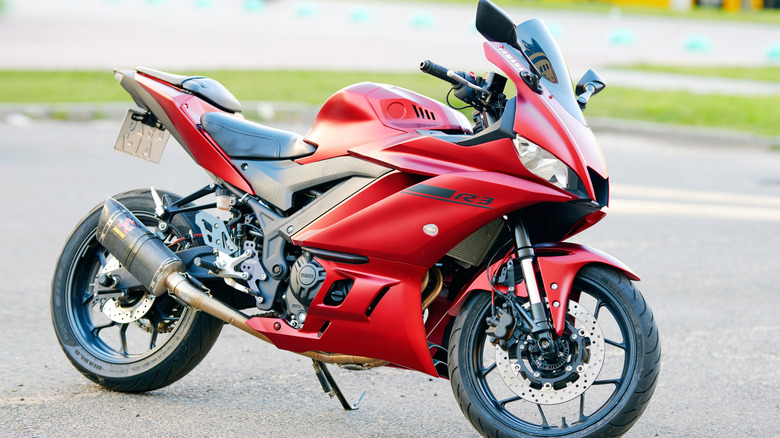 Yamaha YZF R3 parked in parking lot.