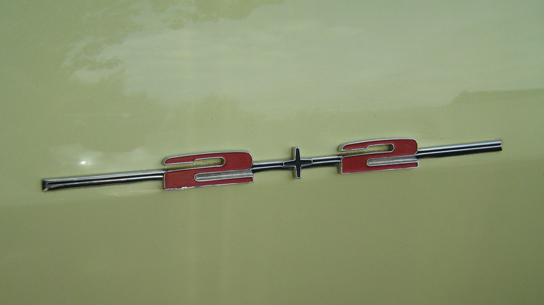 The Catalina's 2+2 warning label