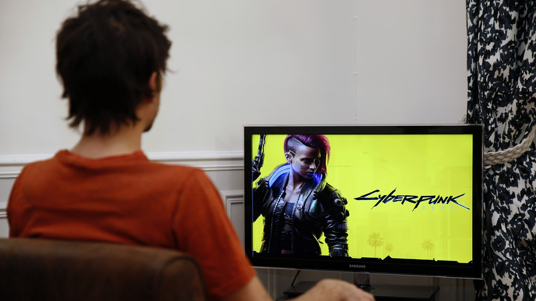 Person plays Cyberpunk 2077