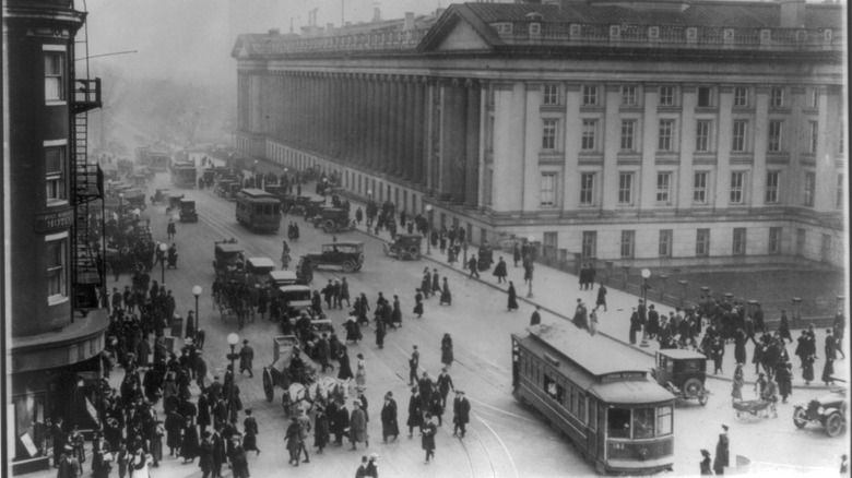Treasury Building in Washington, D.C., from corner of 15th & G St., crowded with traffic.