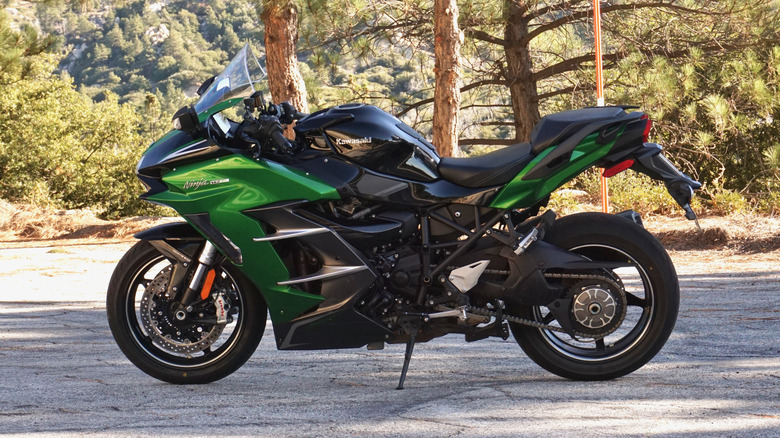 Kawasaki Ninja H2 SX side profile