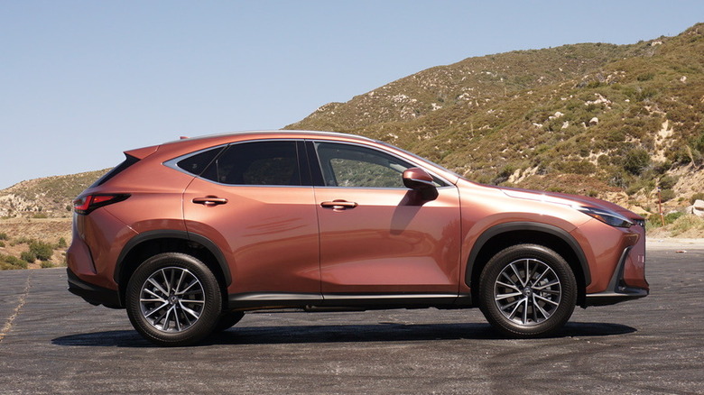 2025 Lexus NX 350h Luxury profile