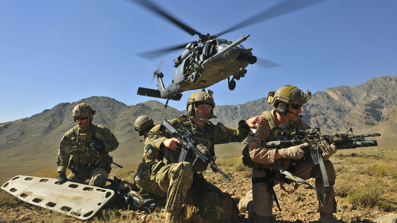 hh-60g pave hawk helicopter battlefield