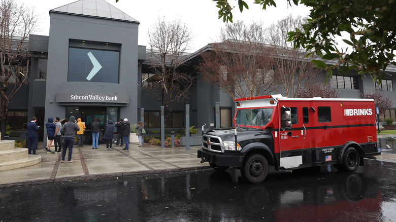 Silicon Valley Bank building line
