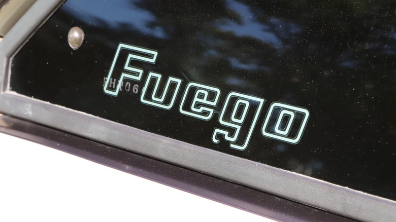 Renault Fuego logo lettering