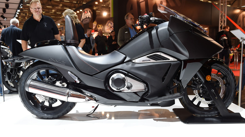 honda nm4 vultus 2014 side view