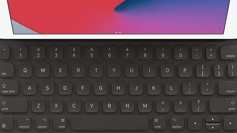 Apple smart keyboard with ipad