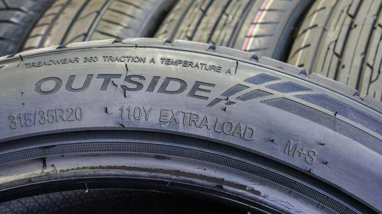 Outside marking on a car tire