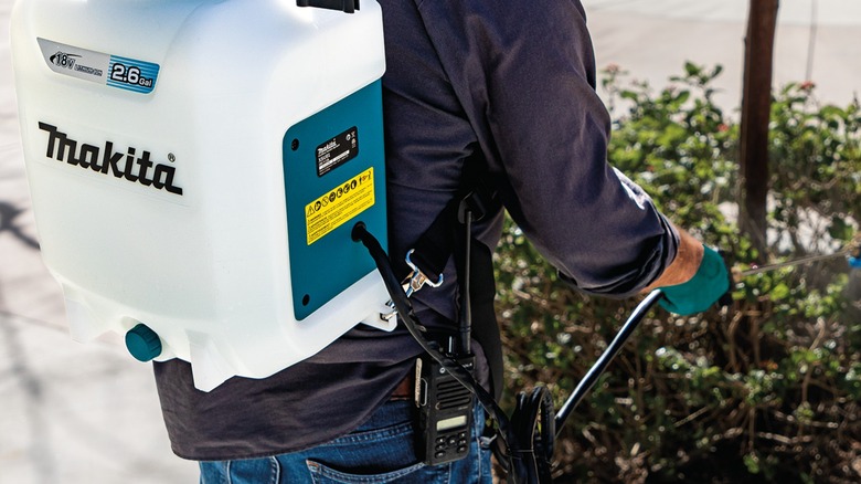 Person using a Makita backpack sprayer kit
