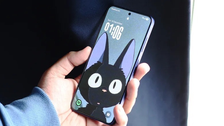 Adaptive clock on Samsung One UI 8.5