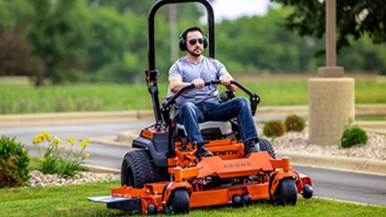 Using the Ariens Zenith zero-turn to mow a manicured lawn.