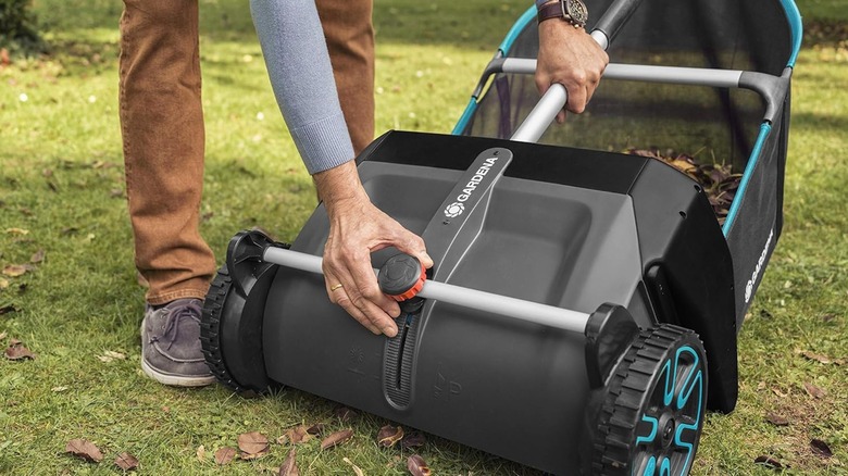 Person using Gardena Lawn and Leaf Collector