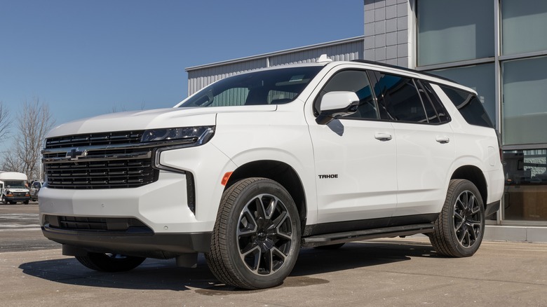2022 Chevrolet Tahoe parked in lot, front-left 3/4 view