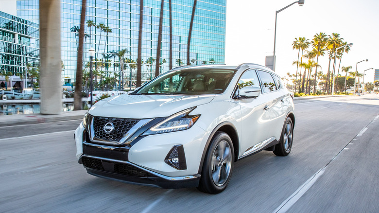 2022 Nissan Murano driving on city boulevard, front-left 3/4 view