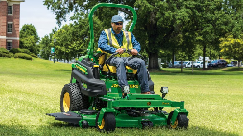 John Deere Z900 Zero-Turn Mower in use
