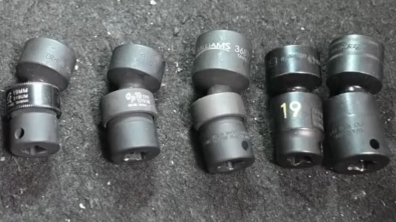Universal swivel sockets being tested by Torque Test Channel.