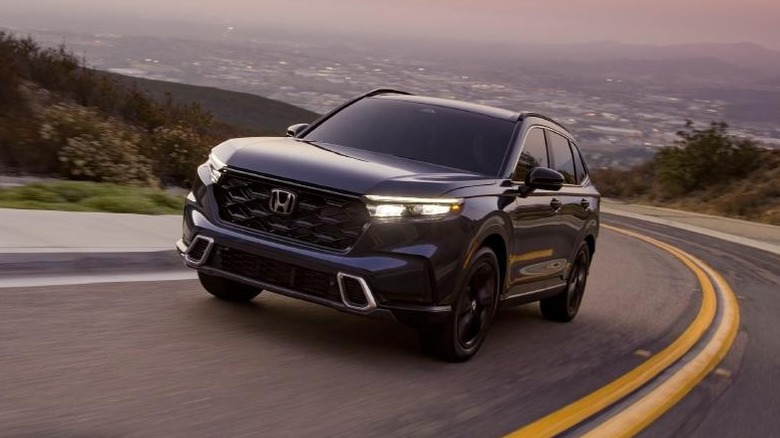 2025 Honda CR-V Hybrid cornering at speed