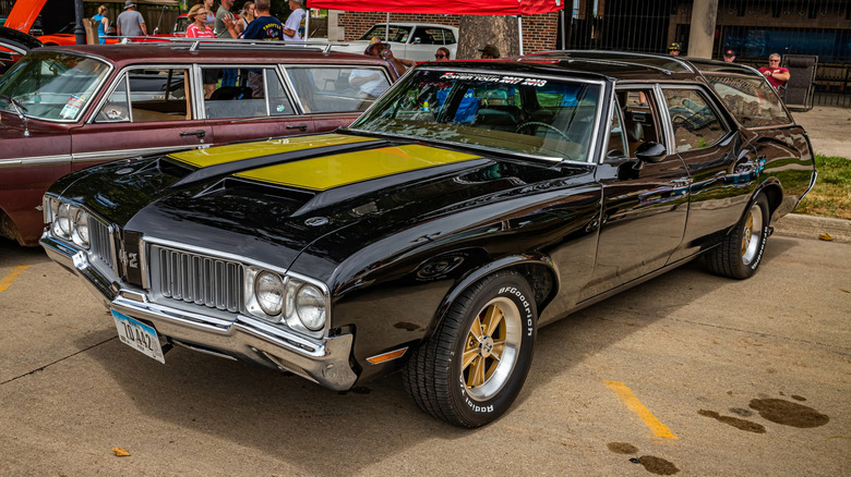 Black 1970 Oldsmobile Vista Cruiser wagon with 442 conversion