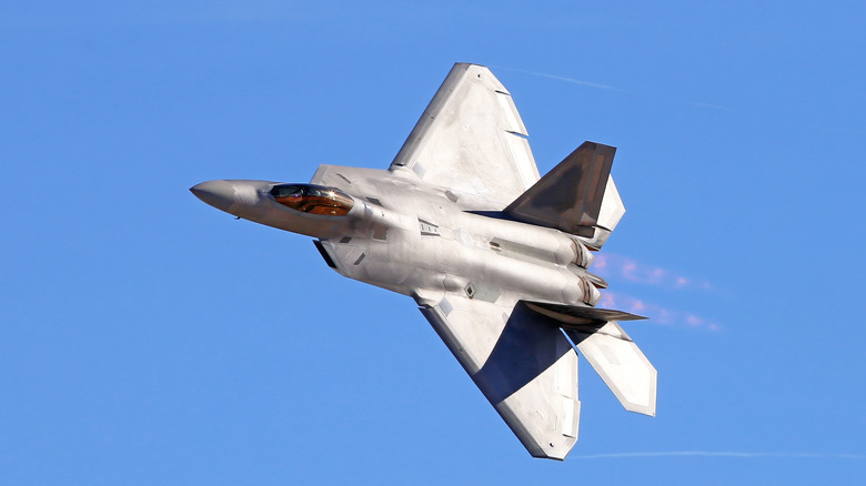 F-22 Raptor flying