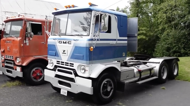 Front 3/4 view of GMC Crackerbox truck