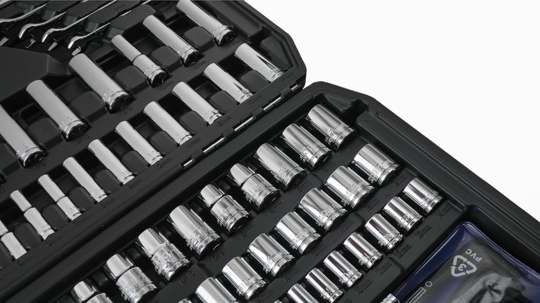 Picture showing tools included in Amazon Basic Mechanic's Kit