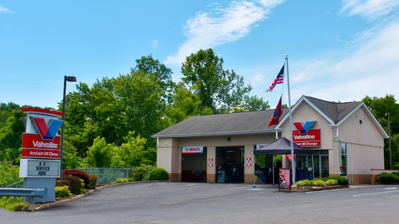 Exterior of Valvoline Instant Oil Change location