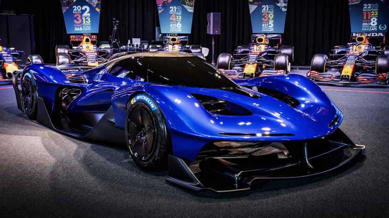 Front 3/4 view of Red Bull RB17