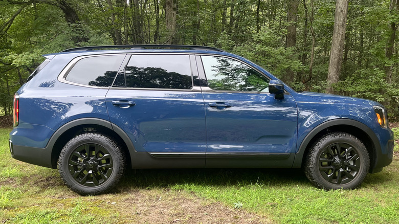 2025 Kia Telluride profile view