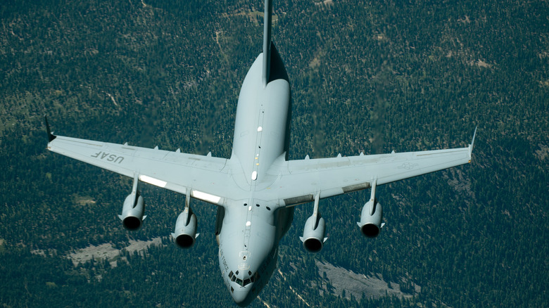 C-17 Globemaster III flying