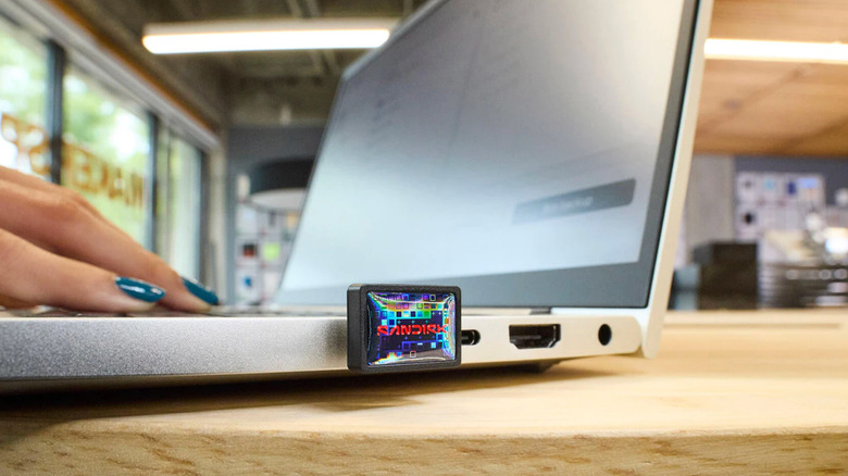 Sandisk Extreme Fit attached to a laptop