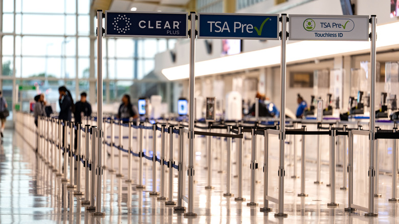 TSA lines in airport