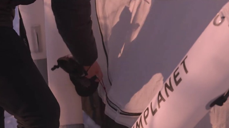 Person enters Heimplanet tent.