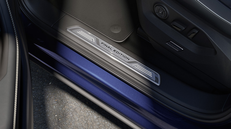 Final Edition branding on the Volkswagen Touareg Final Edition door sill