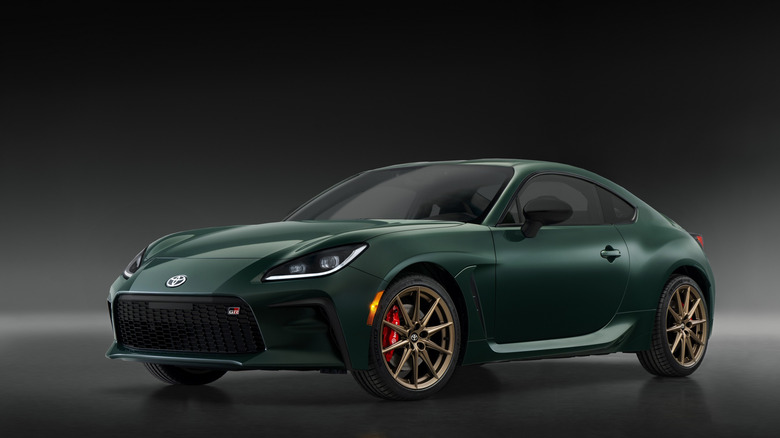 Toyota GR86 Hakone Edition, front-left three-quarter view