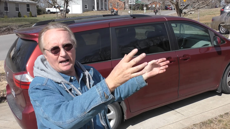 Scotty Kilmer standing by a 2016 Toyota Sienna
