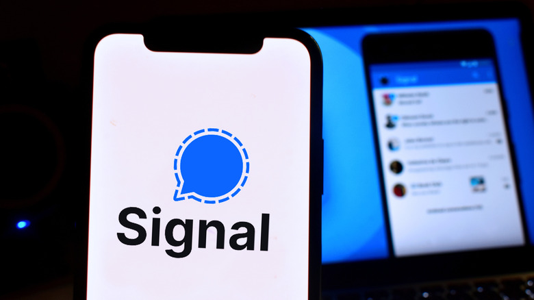 Illustration of Signal chat app on a phone.