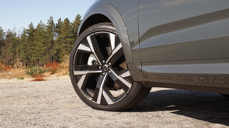 2026 Volvo XC60 B5 new wheel designs