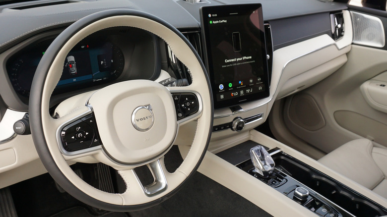 2026 Volvo XC60 B5 steering wheel