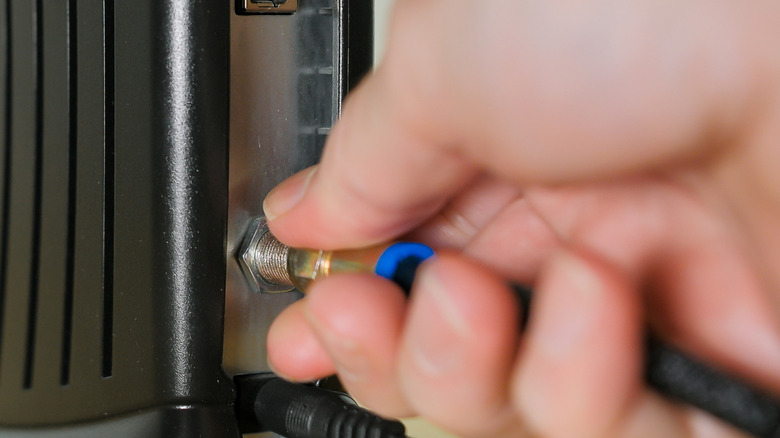 Screwing a coaxial cable into an electronic device