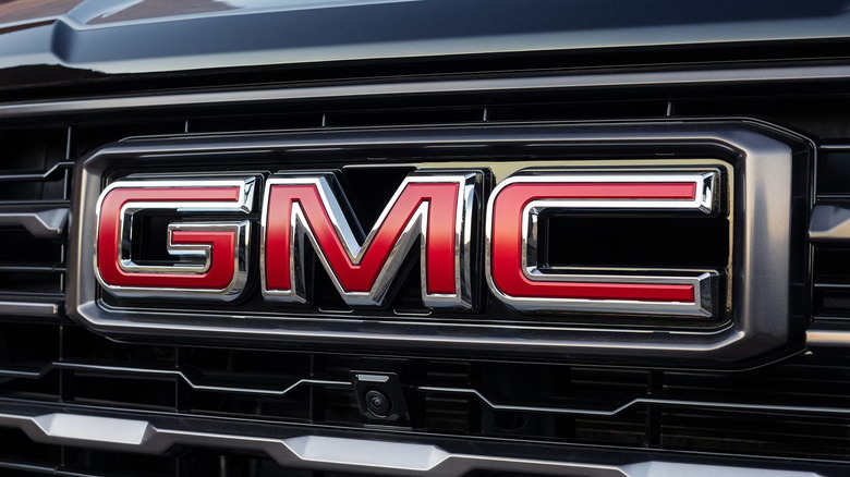 2025 GMC Yukon grille emblem