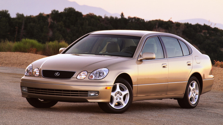 Front 3/4 angle view of second-generation Lexus GS