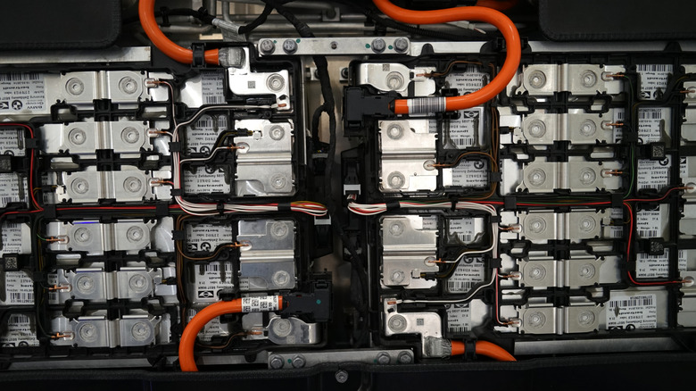 Exposed battery pack for electric vehicle with snaking orange cables
