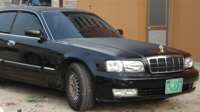 Front view of Kia Enterprise