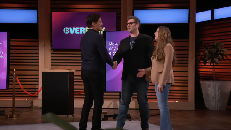 Mark Cuban shaking hands with Overplay co-founders Dan Projansky and Caroline Strzalka