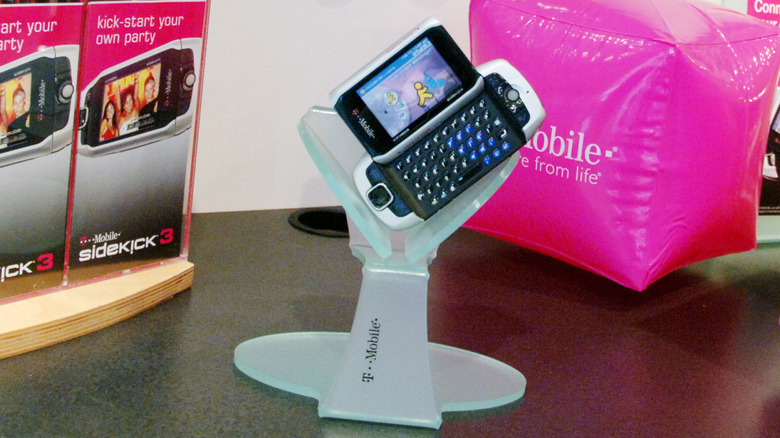 A T-Mobile Sidekick 3 on display