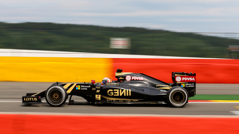 2015 Lotus F1 car on track