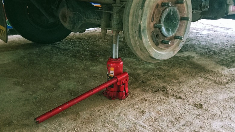 Bottle floor jack lifting up truck