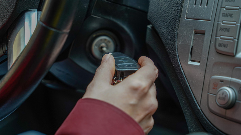 hand turning key to start car